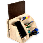 منظم مكتب وحامل هاتف – قاعدة شحن متعددة الاستخدامات مع حامل أقلام – منظم بجانب السرير للهاتف والآيباد والإكسسوارات – أبيض اللون